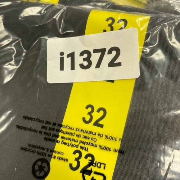 NEW Eddie Bauer Rainier 10” Tech Shorts Men’s 32 Cargo Outdoor Black i1372 - Picture 9 of 9